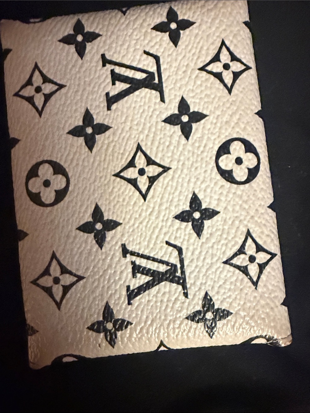 Louis Vuitton White Monogram Card Holder with Gold Snap - Picture 5 of 7